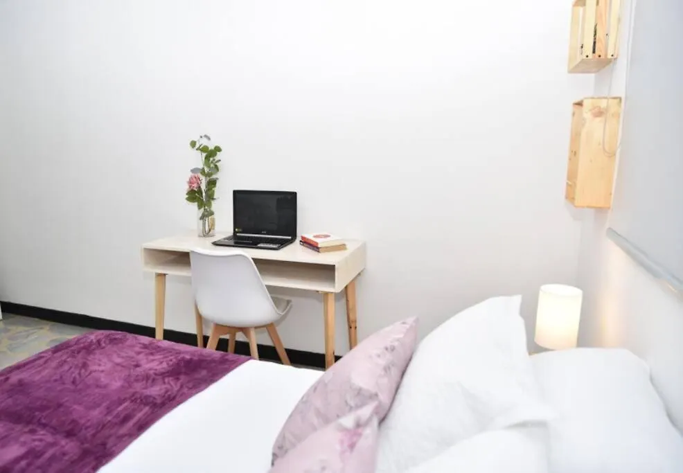 Apartamento Ambiente Familiar 112 Medellin 0*,  Colombia
